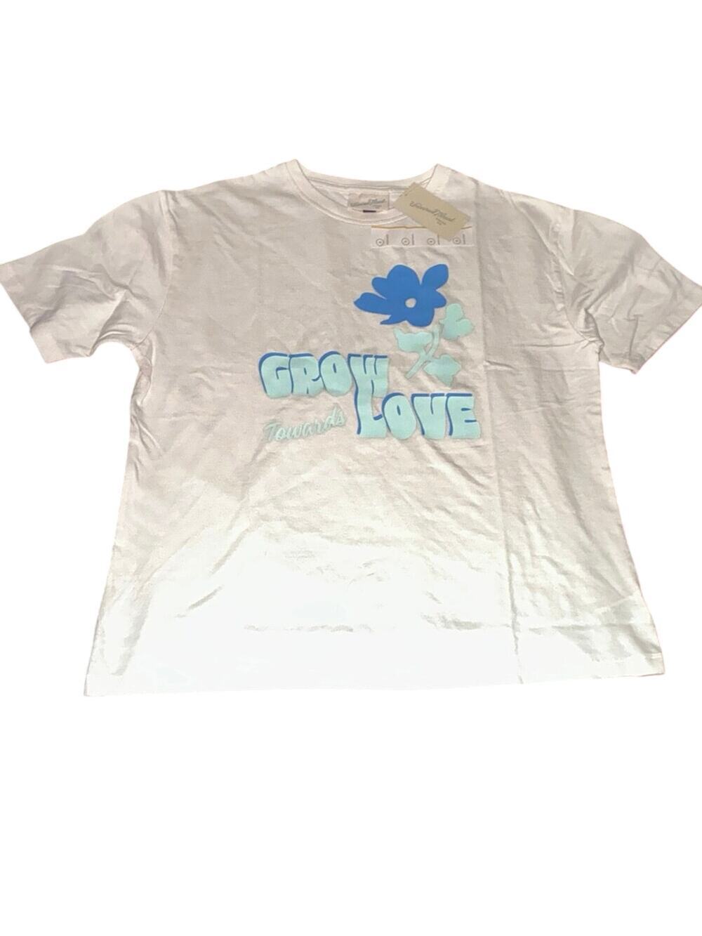 Women’s Small “grow towards love” tshirt NWT!